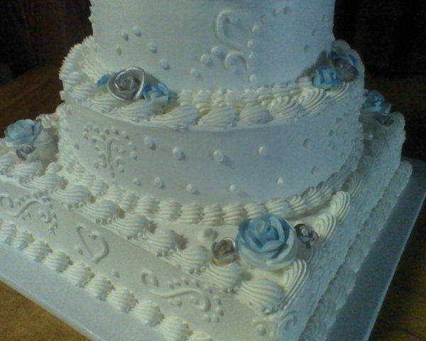 4 tier silver and blue cake 15 - 4 tiers with silver shimmer and blue airbrushing on the roses.7&quot;, 10&quot;, 13&quot;, round tiers on a 16&quot; square. 35 pounds. Serves 175.